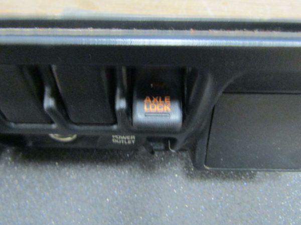 03-06 Jeep Wrangler TJ Dash Switch Bezel With Axle Lock Switch 56047069AC