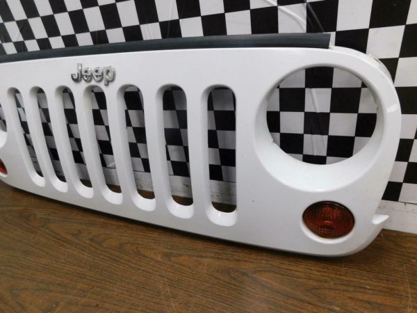 2007-2018 Jeep Wrangler JK JKU OEM Grille Grill White 68046306AC