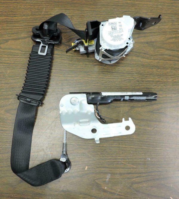 2017-19 Ford F250 F350 Lariat Front Right Side Seat Belt Retractor + Tensioner