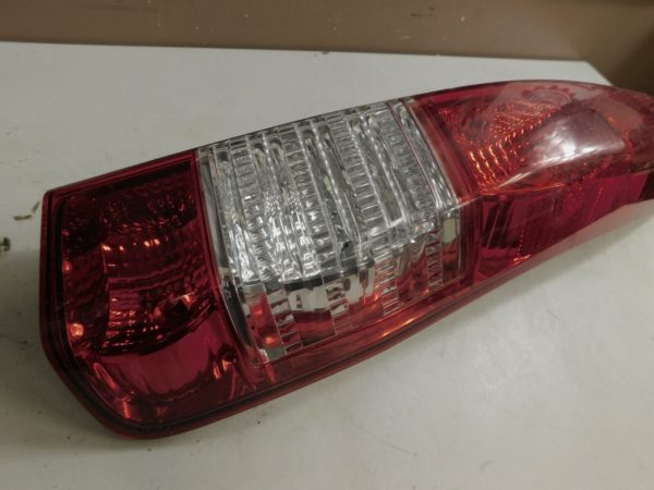 2005 2006 Honda CR-V OEM Right Passenger Side Tail Light Taillight 33501-S9A-A11