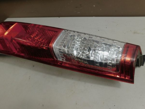 2005 2006 Honda CR-V OEM Right Passenger Side Tail Light Taillight 33501-S9A-A11