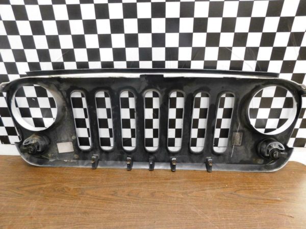 2007-2018 Jeep Wrangler JK JKU OEM Grille Grill White 68046306AC