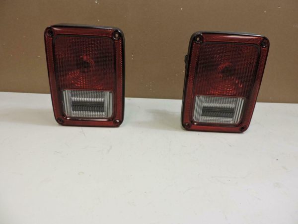 2007-2018 Jeep Wrangler JK OEM Rear Tail Light Taillight Pair Lamp 55077890AH