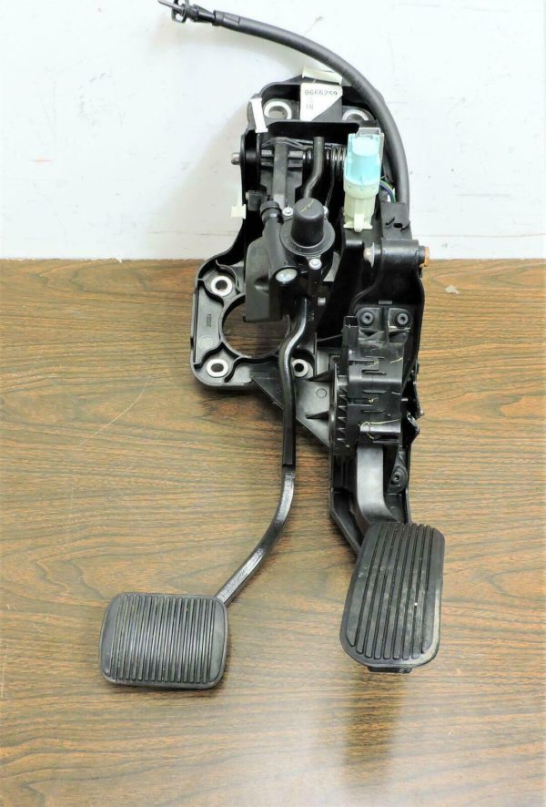 2017 Ford Explorer Gas & Brake Pedal Assembly Accelerator DB53-9F856-DG