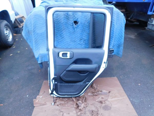 Rear Door JEEP WRANGLER Right 18 19