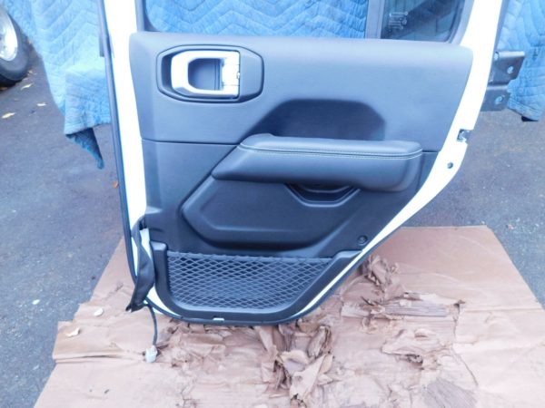 Rear Door JEEP WRANGLER Right 18 19