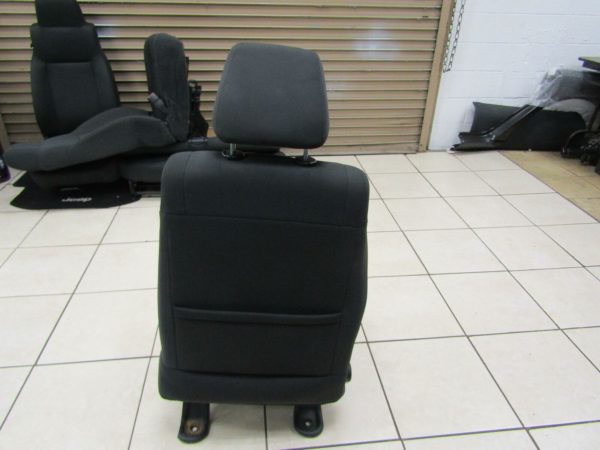 07-10 Jeep Wrangler JK Cloth Front Right Seat With Bag