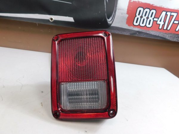 2007-2018 Jeep Wrangler JK JKU Rear Light Passenger Side Tail Lamp RH OEM