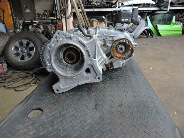 2018-2020 Jeep Wrangler JL Transfer Case 11000 Miles 68321885AA & 68321885AB