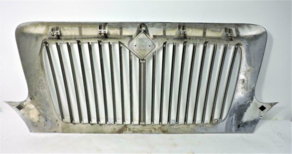 International Durastar 4000 Series Chrome Grille #3551015C95 OEM