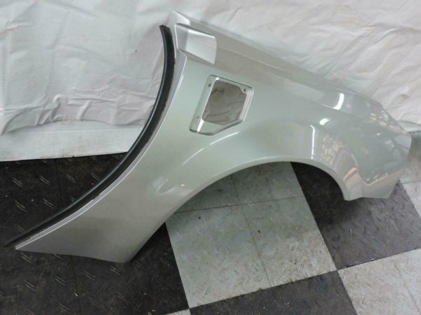 LHCADILLAC XLR LEFT REAR DRIVER SIDE QUARTER BODY PANEL EXTERIOR – OEM – SILVER