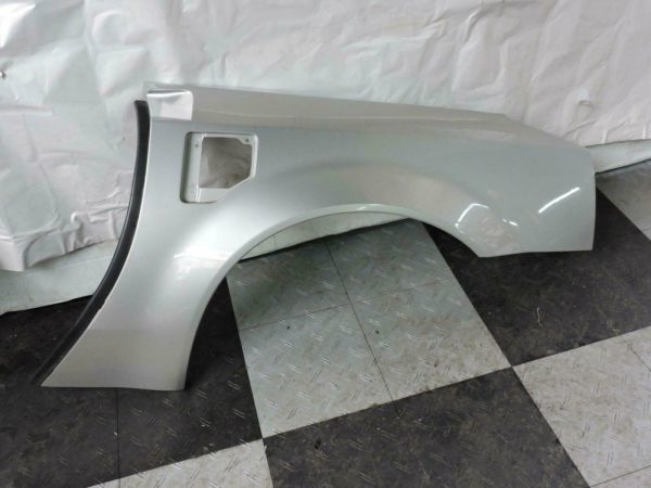 LHCADILLAC XLR LEFT REAR DRIVER SIDE QUARTER BODY PANEL EXTERIOR – OEM – SILVER