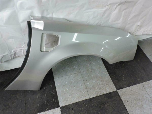 LHCADILLAC XLR LEFT REAR DRIVER SIDE QUARTER BODY PANEL EXTERIOR – OEM – SILVER