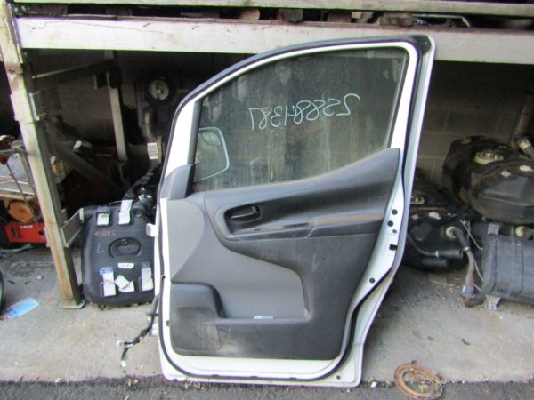 13-19 Nissan NV200 Front Right Door Complete With all Switches and Panels