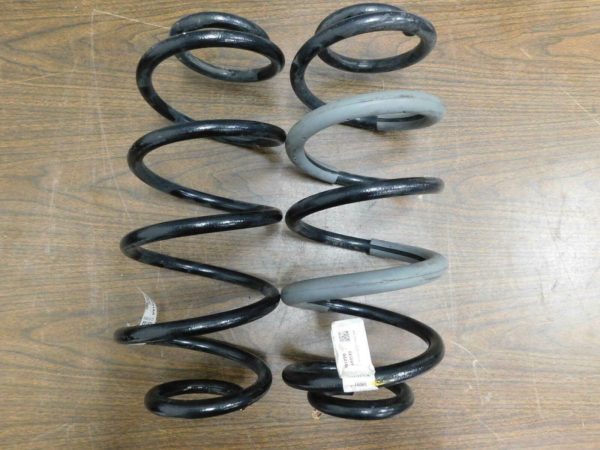 2018-21 Jeep Wrangler JL OEM Rear Coil Spring Pair 68253591 / 68253592 19K Miles