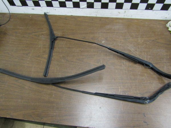 2017 Dodge Pro-Master Wiper arms with blades OEM