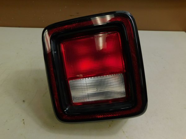 2018-2020 Jeep Wrangler JL Right Passenger Side Tail Light Taillight 55112890