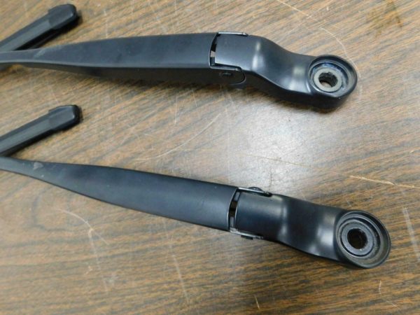 2018-2021 Jeep Wrangler JL OEM Windshield Wiper Arm Pair 68293014AA