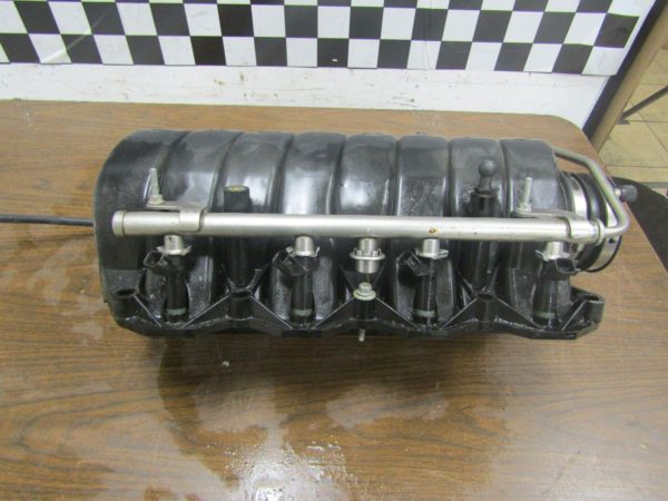 04-09 CADILLAC LH2 XLR V8 INTAKE MANIFOLD w/ FUEL RAIL & INJECTORS CLEAN OEM