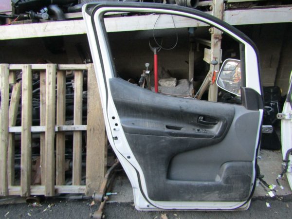 13-19 Nissan NV200 Front Left Door Complete With all Switches and Panels