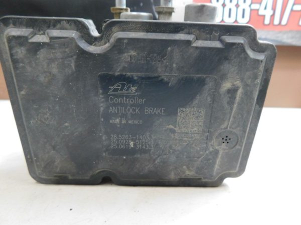 2010 Jeep Wrangler JK OEM ABS Control Module & Pump 68048555AC