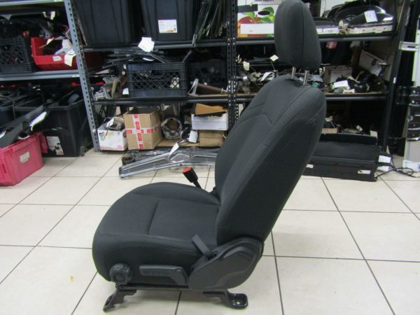 Jeep Wrangler 19-20 JL Front Left cloth seat. Airbag is not blown.