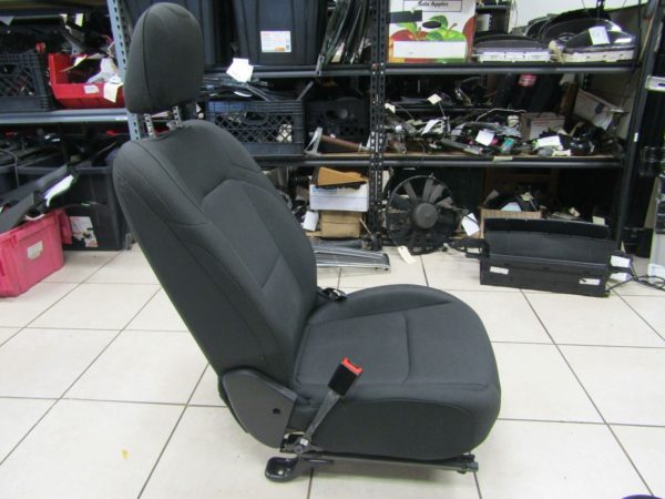 Jeep Wrangler 19-20 JL Front Left cloth seat. Airbag is not blown.