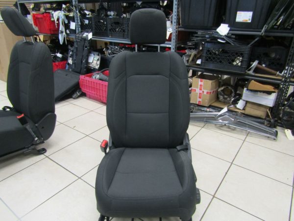 Jeep Wrangler 19-20 JL Front Left cloth seat. Airbag is not blown.