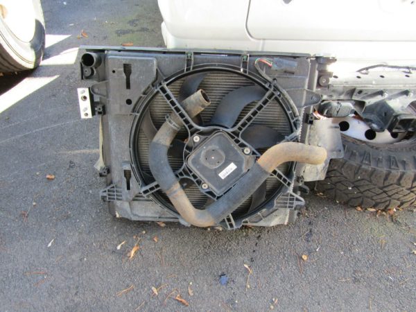 10-17 Jeep Wrangler JK radiator with fan