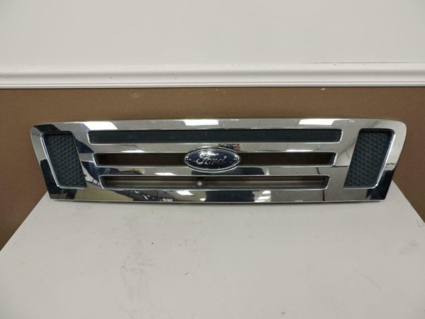 2005-2007 FORD LCF-450 500 Chrome Grille Assembly OEM