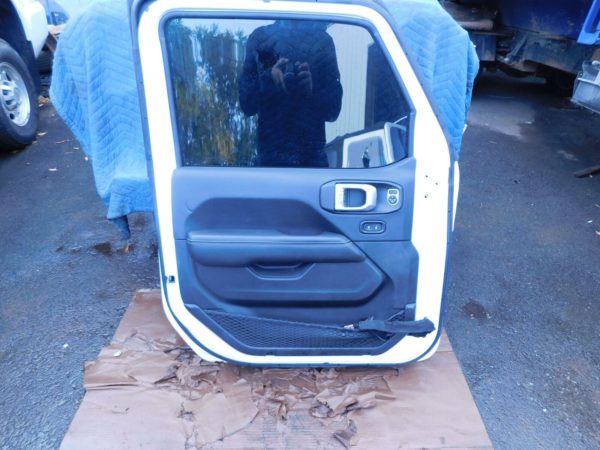 Jeep Wrangler 19 Front right door