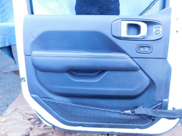 Jeep Wrangler 19 Front right door